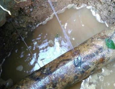 镇平楼顶渗水维修公司分享下地暖漏水的原因及检测方法。